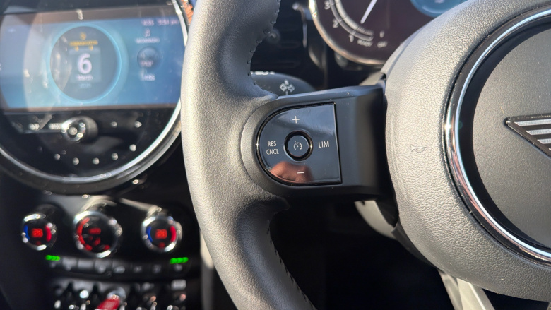 MINI Hatchback 1.5 Cooper Classic 3dr Auto Petrol Hatchback